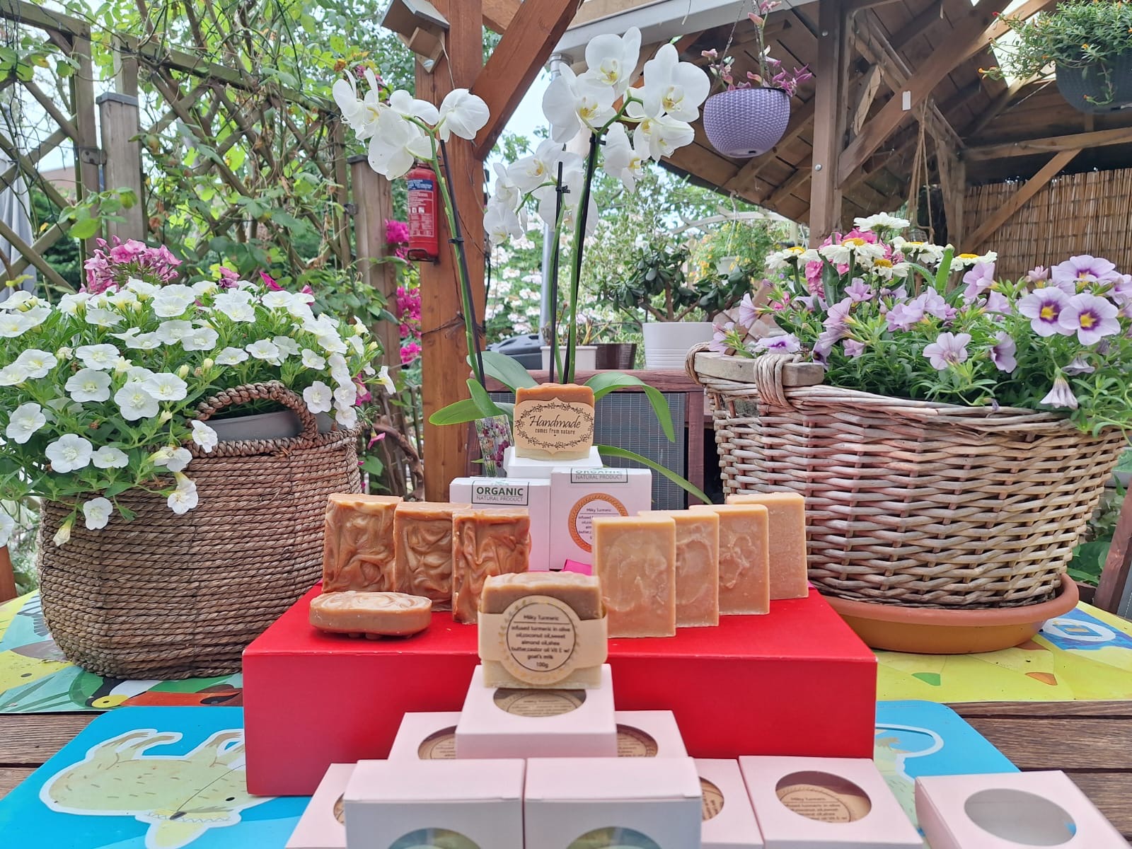 Zeep display in oma's tuin